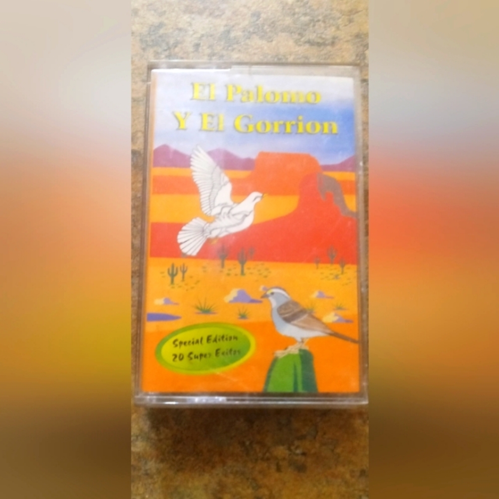 El Palomo y El Gorrion Bird Song Cassette - Orange